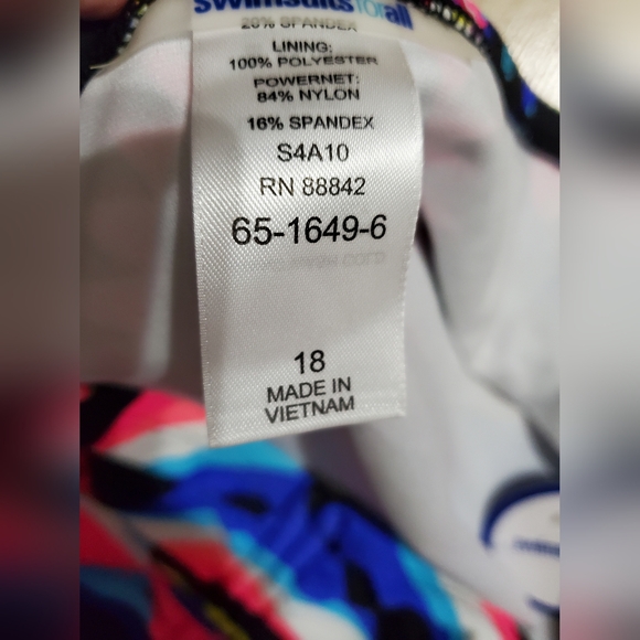 NEW hot bikini! - Picture 3 of 4